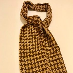 Brown & tan houndstooth scarf
